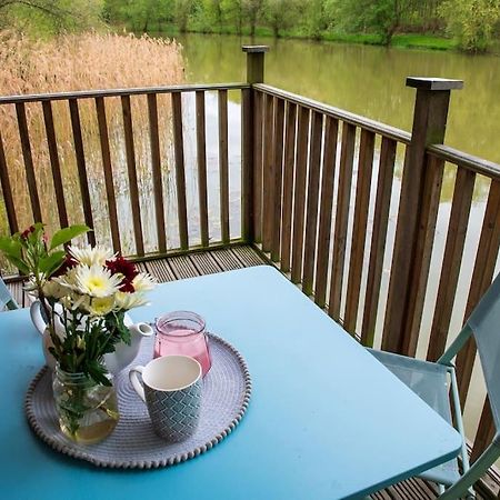 Lakeside Cabin On Stilts- 'Kingfisher' Rous Lench Zewnętrze zdjęcie